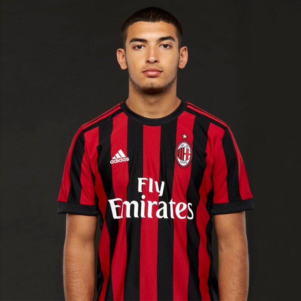 2017/18 Retro AC Milan Soccer Jersey Men’s Size M